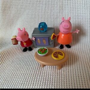 Peppa Pig Movie Night w Mummy W Pizza & Peppa  Pig w Popcorn Light Up TV Playset